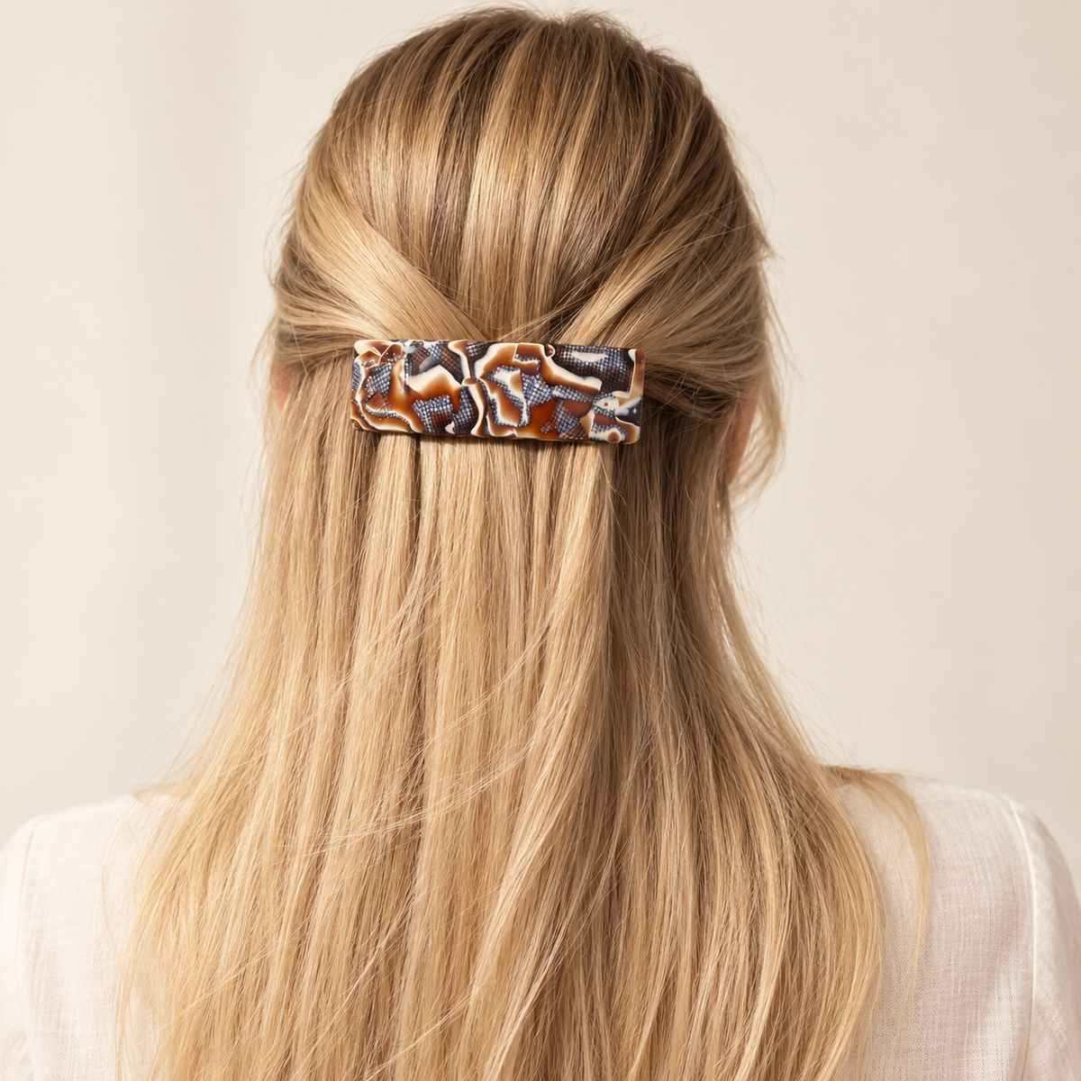 Grande Barrette à cheveux Hortance collection GRAPHIQUE portée