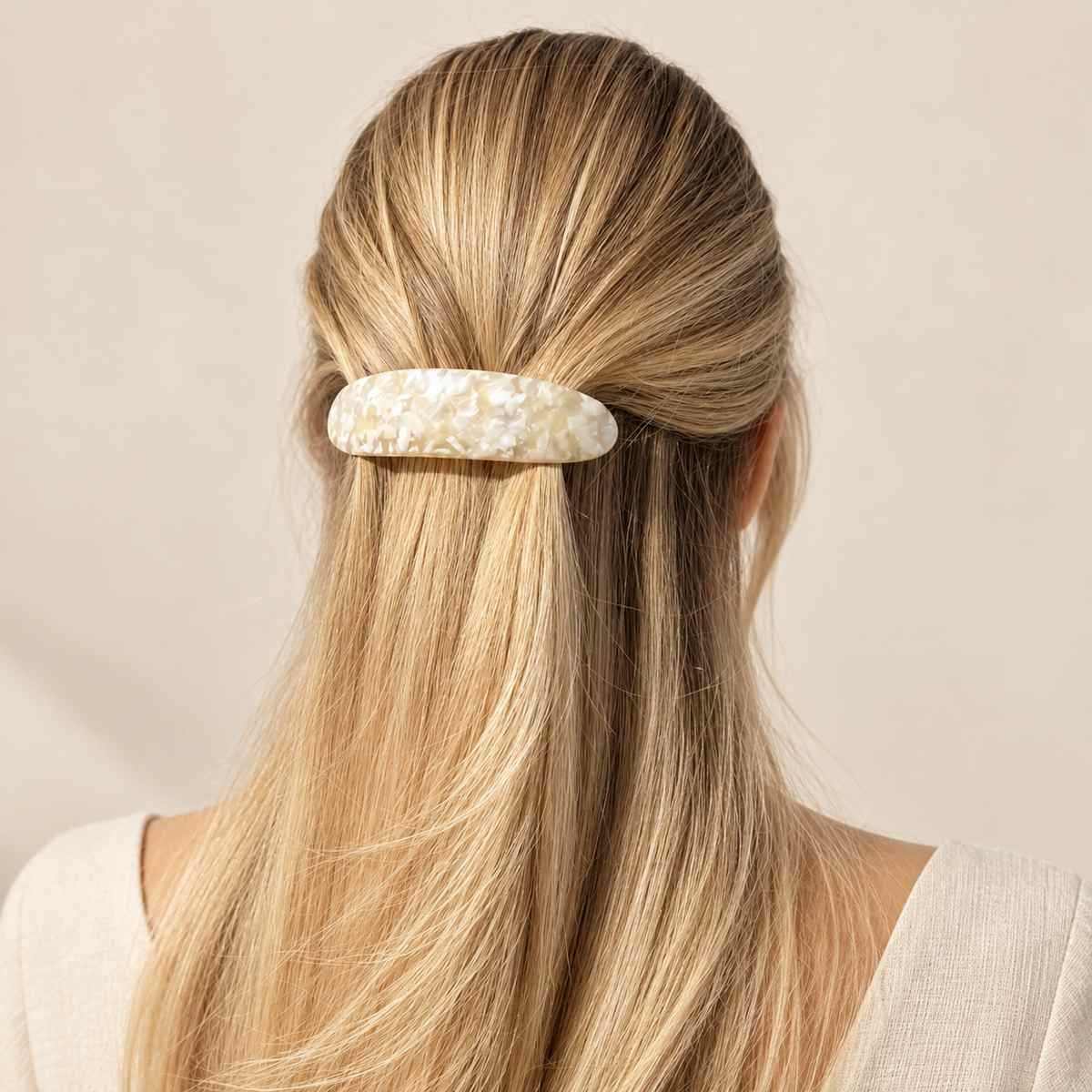 Barrette à cheveux Delphine collection CÉLESTE portée
