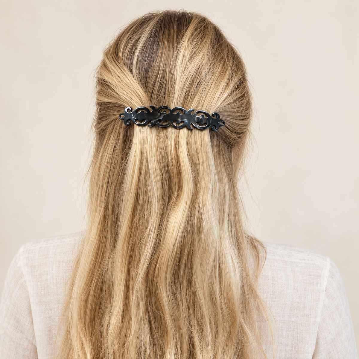 Barrette à cheveux Julie collection CLASSIQUE portée