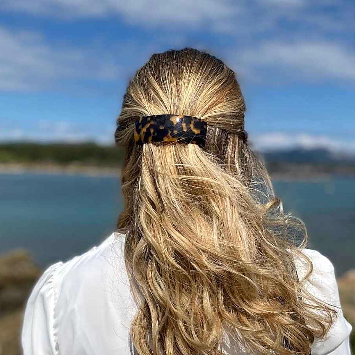 barrette-cheveux-josephine-ecaille-fonce-portee