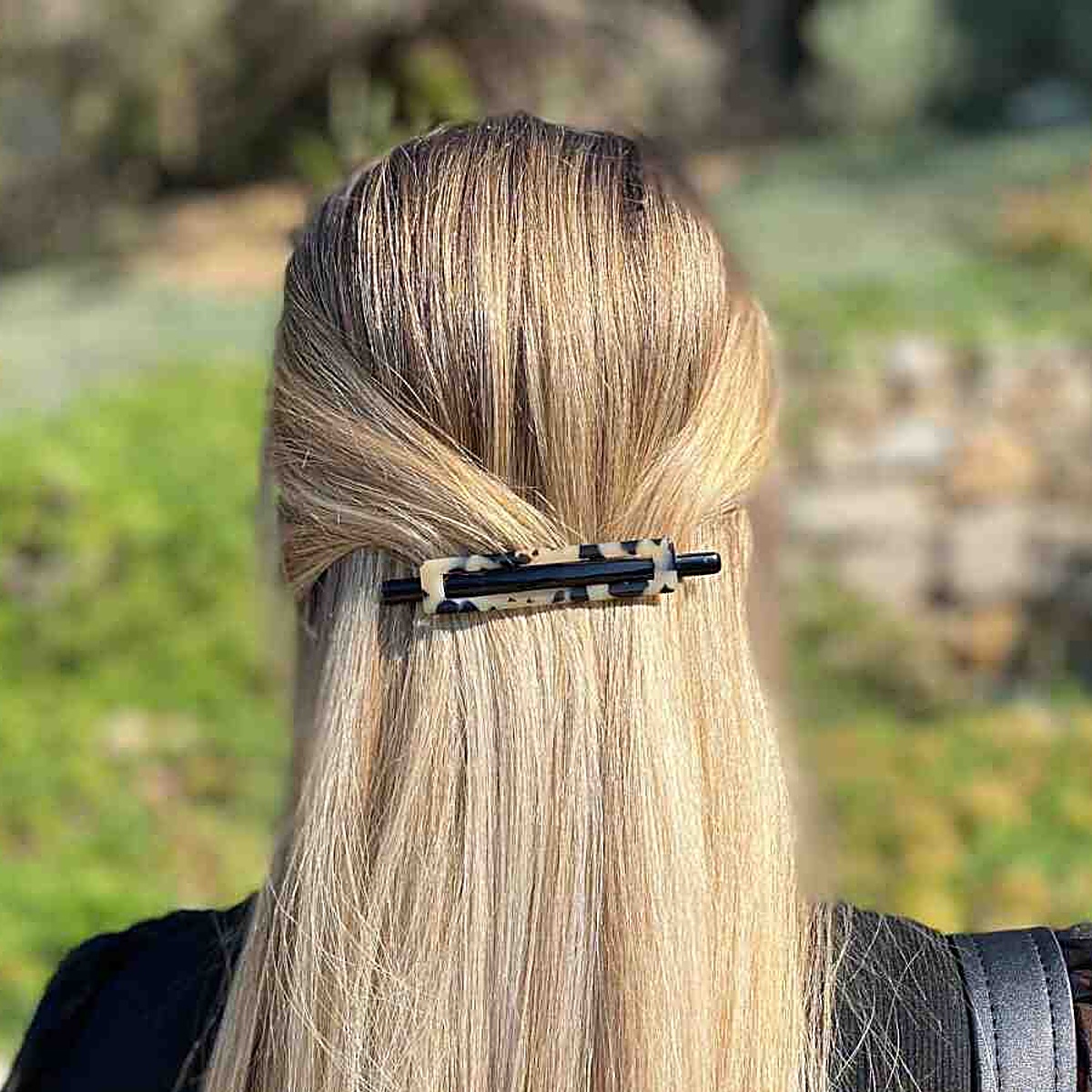 barrette-a-cheveux-leonie-rectangle-ecaille-clair-portee
