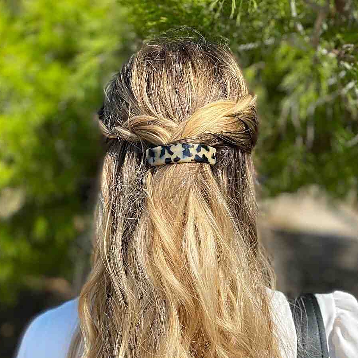 barrette-cheveux-amandine-ecaille-clair-portee