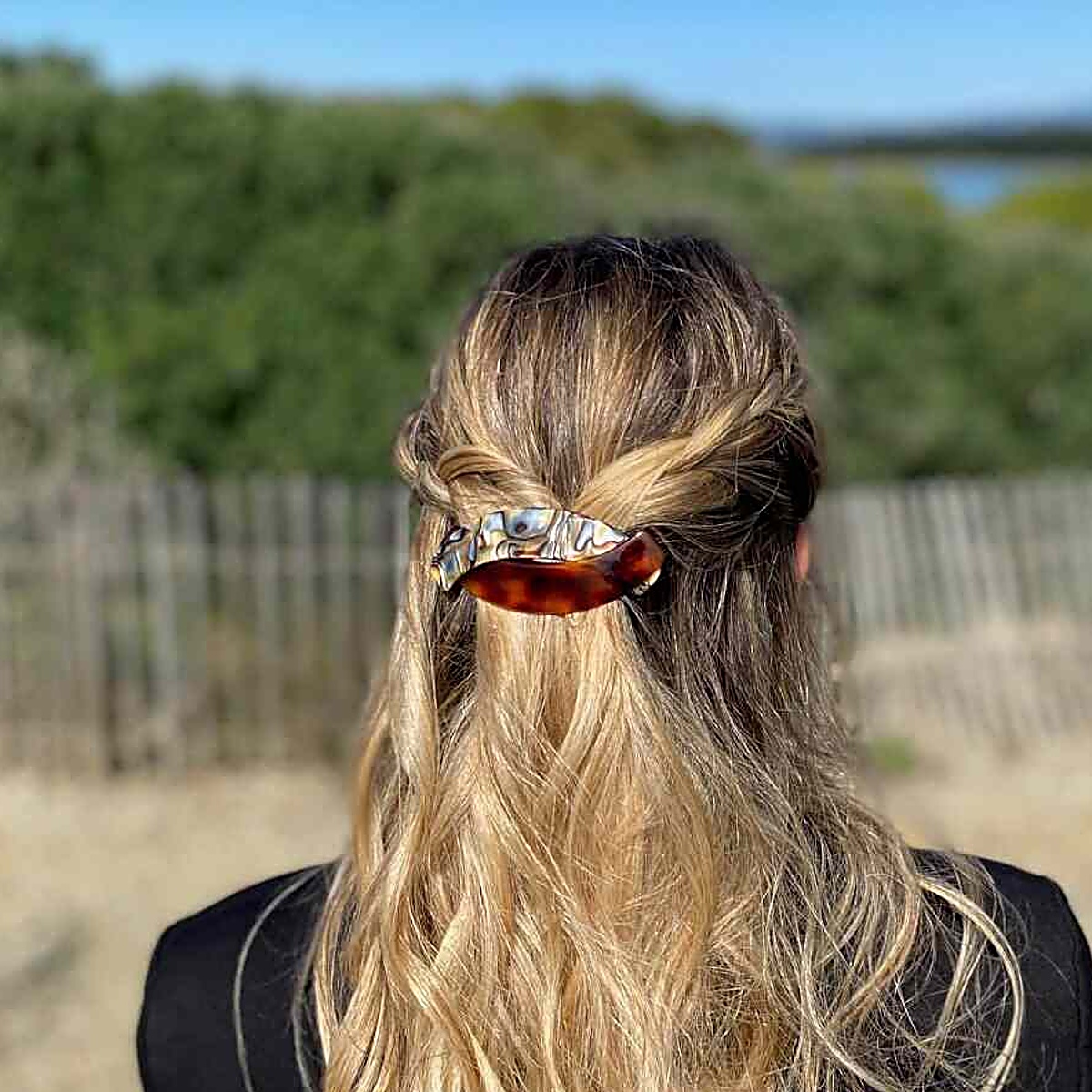 barrette-cheveux-aurore-onyx-vison-portee