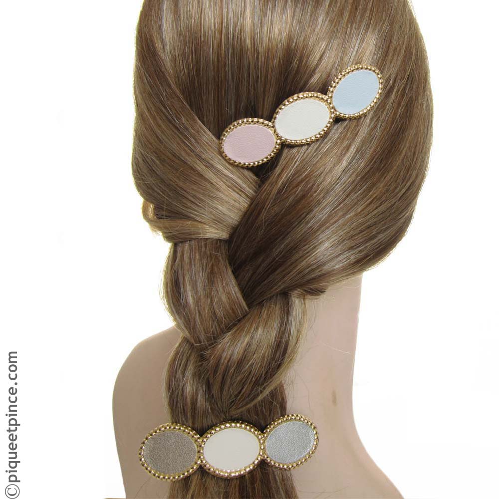 bijoux de cheveux or et pastel clair