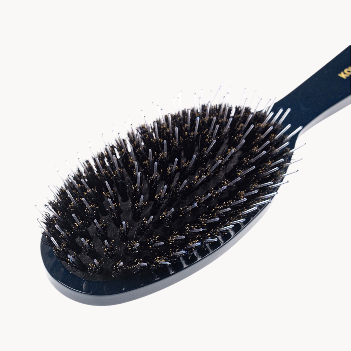 brosse-cheveux-sanglier-nylon-pastel-detail2-Photoroom