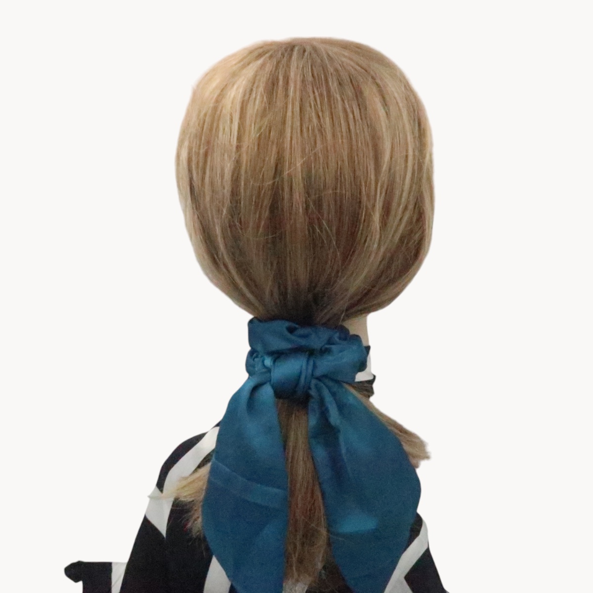 chouchou-cheveux-satiné-porté-Photoroom