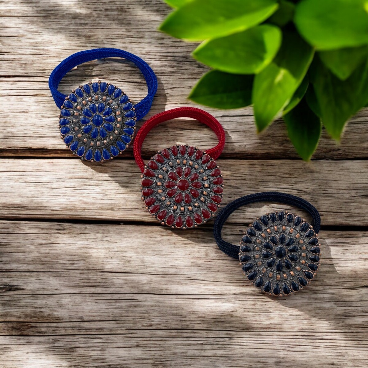 Élastique à cheveux avec médaillon en forme de rosace - Disponible en 3 coloris