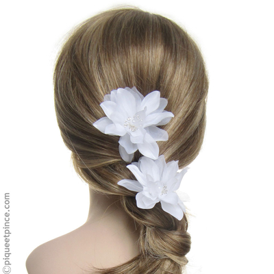 Pic cheveux grande fleur blanche cœur de strass et perle