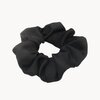 chouchou-cheveux-soie-noir-Photoroom