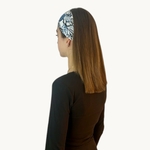 bandeau-cheveux-motif-floral-blanc-bleu-2-Photoroom