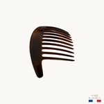 peigne-injecté-11-dents-marron-3-Photoroom