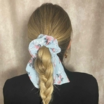 chouchou foulard cheveux bleu gris à fleurs roses 2