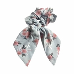 chouchou foulard cheveux bleu gris à fleurs roses