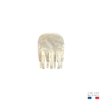 petite pince à cheveux blanc nacré 4 cm 2-Photoroom