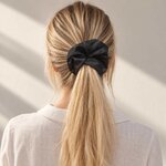 chouchou cheveux en soie noir porté