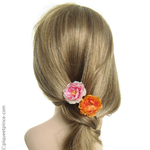 coiffure avec fleurs colorées