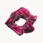 chouchou-cheveux-ecossais-fuchsia-Photoroom