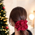 chouchou cheveux dentelle rouge porté-Photoroom