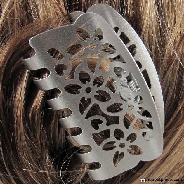 Une jolie argent fleur métal barrette pince à cheveux 