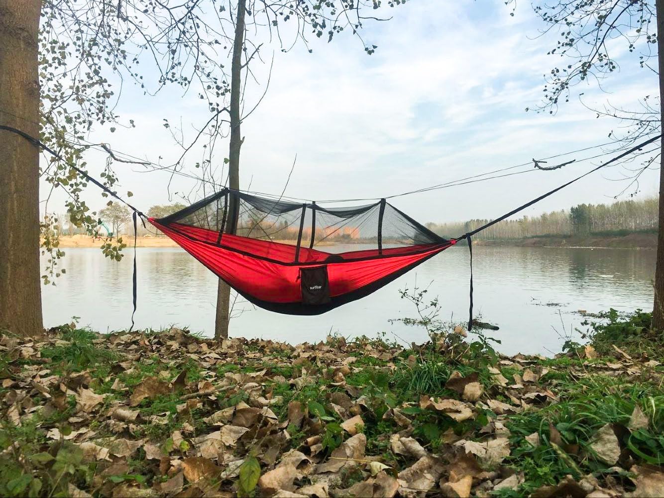 Sunyear 2 Person Hammock Tent – versatile outdoor hammock with integrated mosquito net, designed for camping comfort and protection while keeping you elevated above the ground.