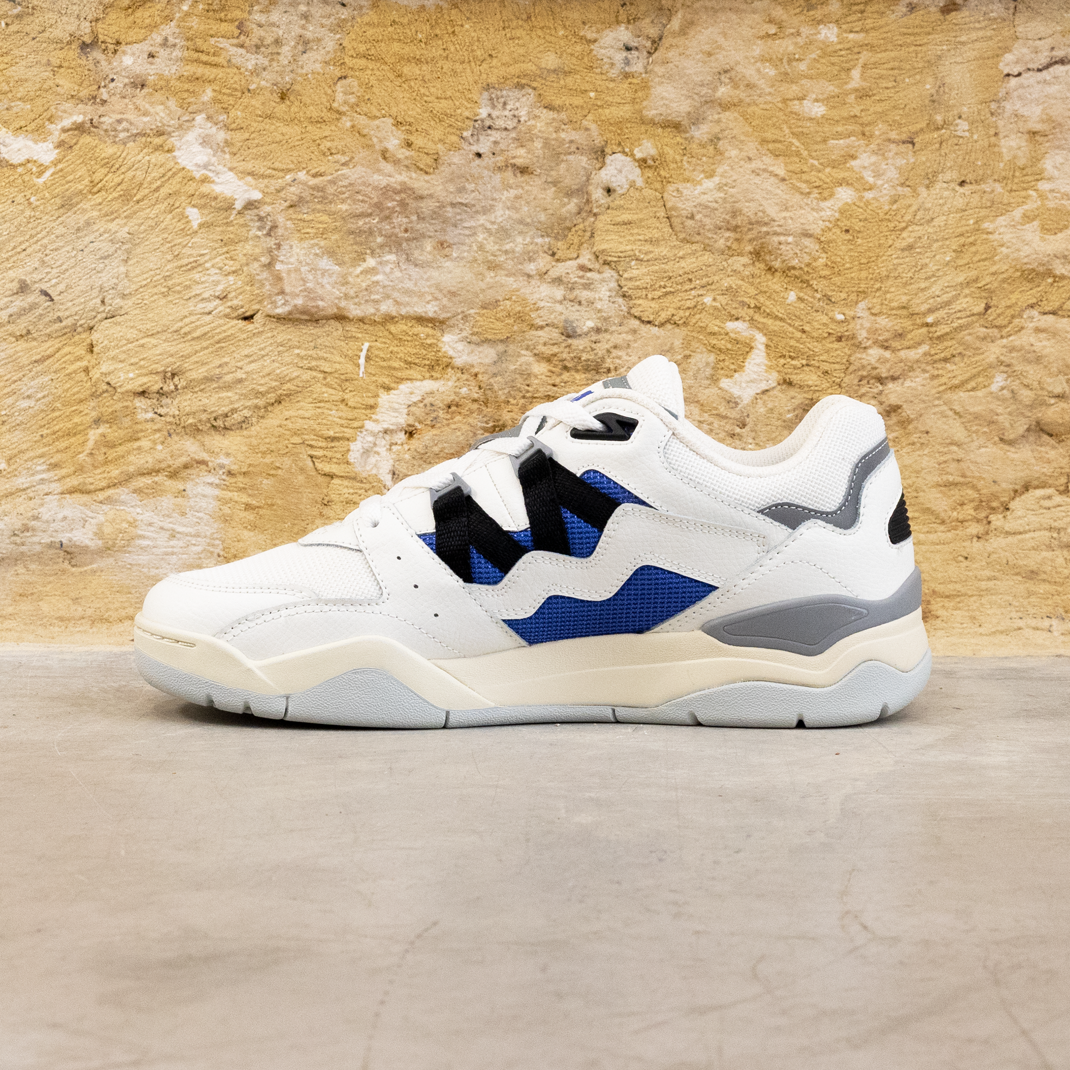 FUSION XT  BRIGHT WHITE _ DAZZLING BLUE coté int
