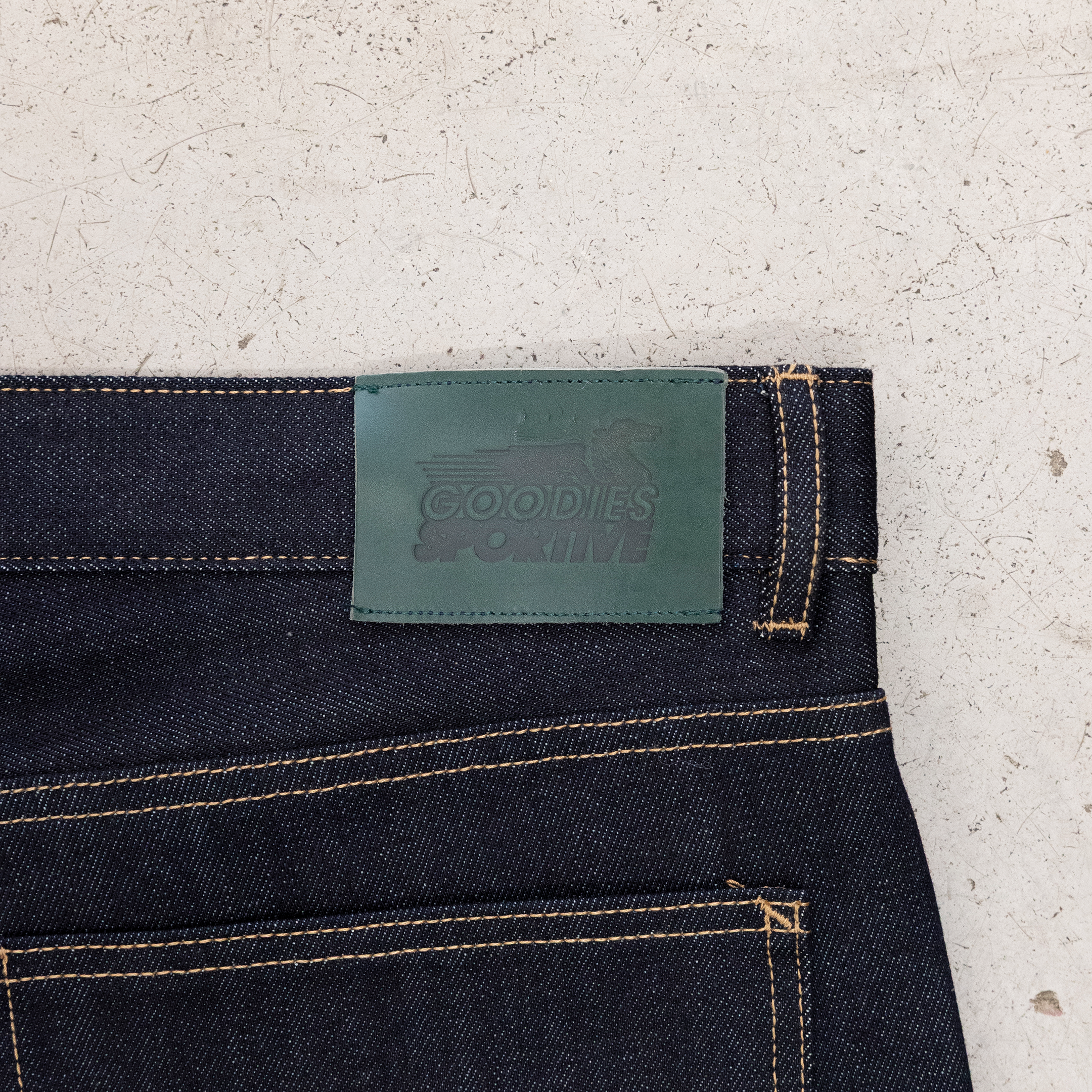 GOODIES SPORTIVE Raw Denim Wide-Leg Pants vue patch