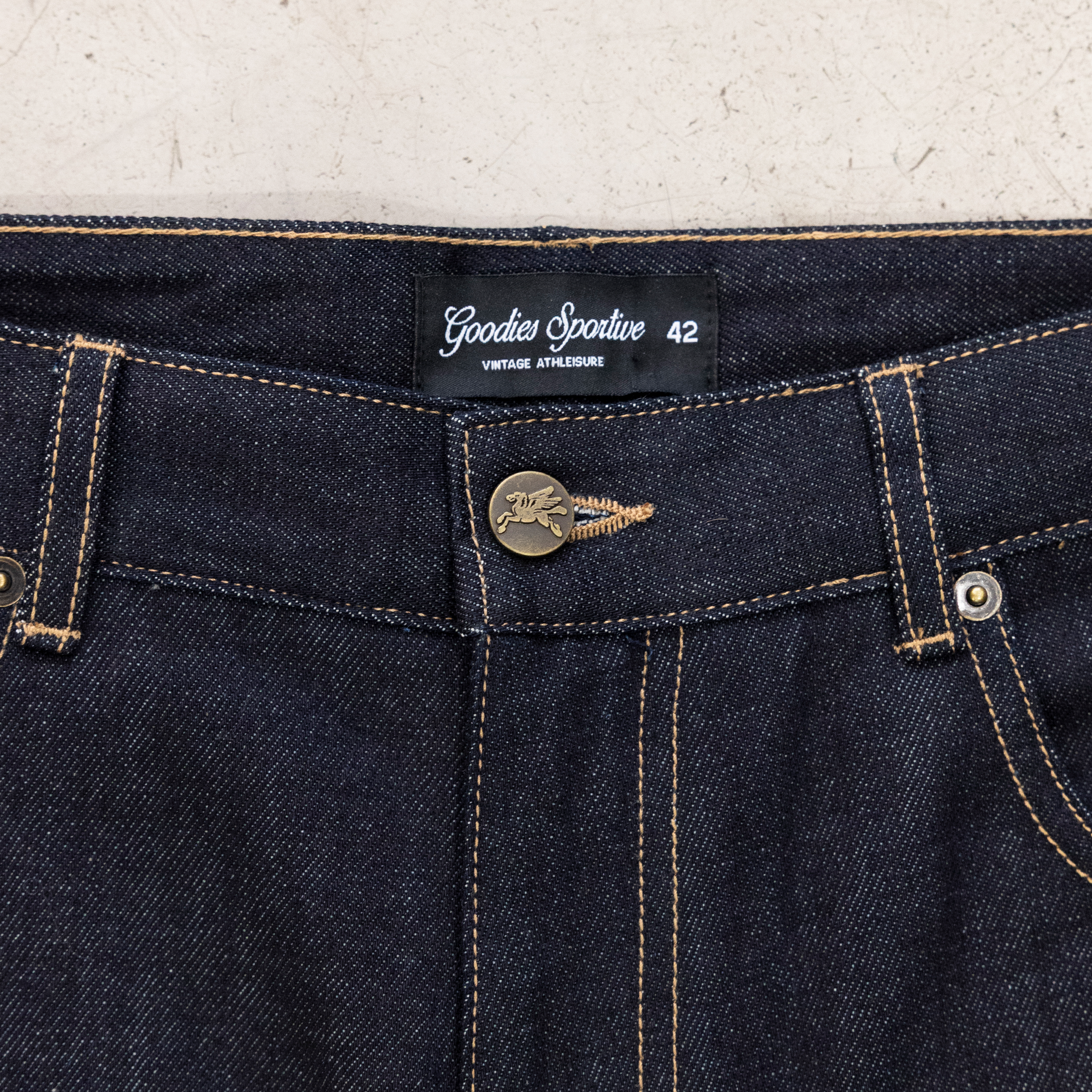 GOODIES SPORTIVE Raw Denim Wide-Leg Pants vue bouton