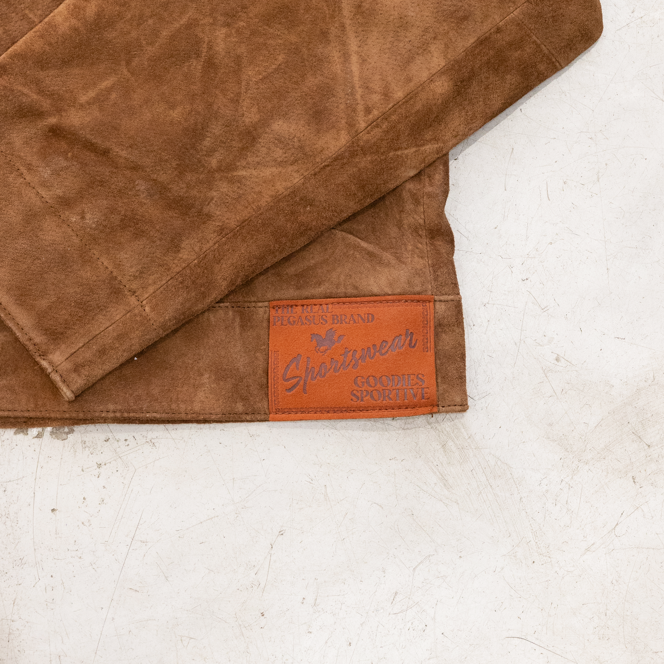 GOODIES SPORTIVE PREMIUM KOMBU REAL SUEDE JACKET VUE détail etiquette