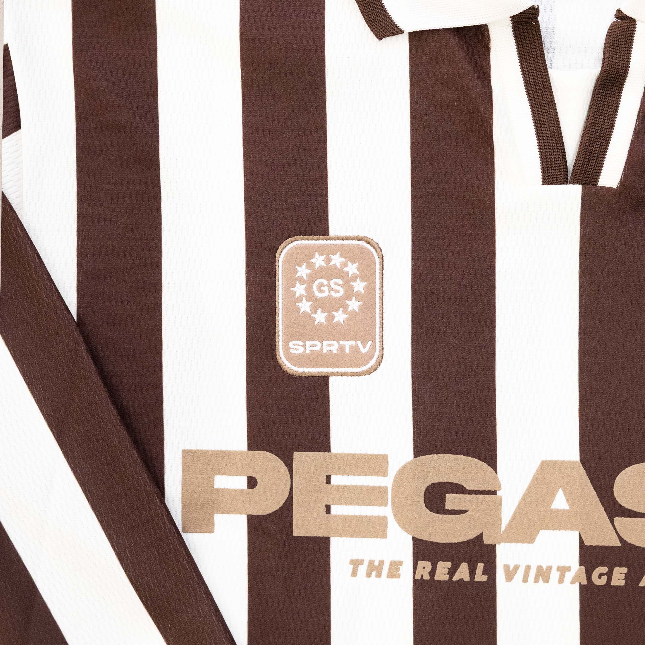 GOODIES SPORTIVE Cocoa Vintage Football Tee vue anti coeur
