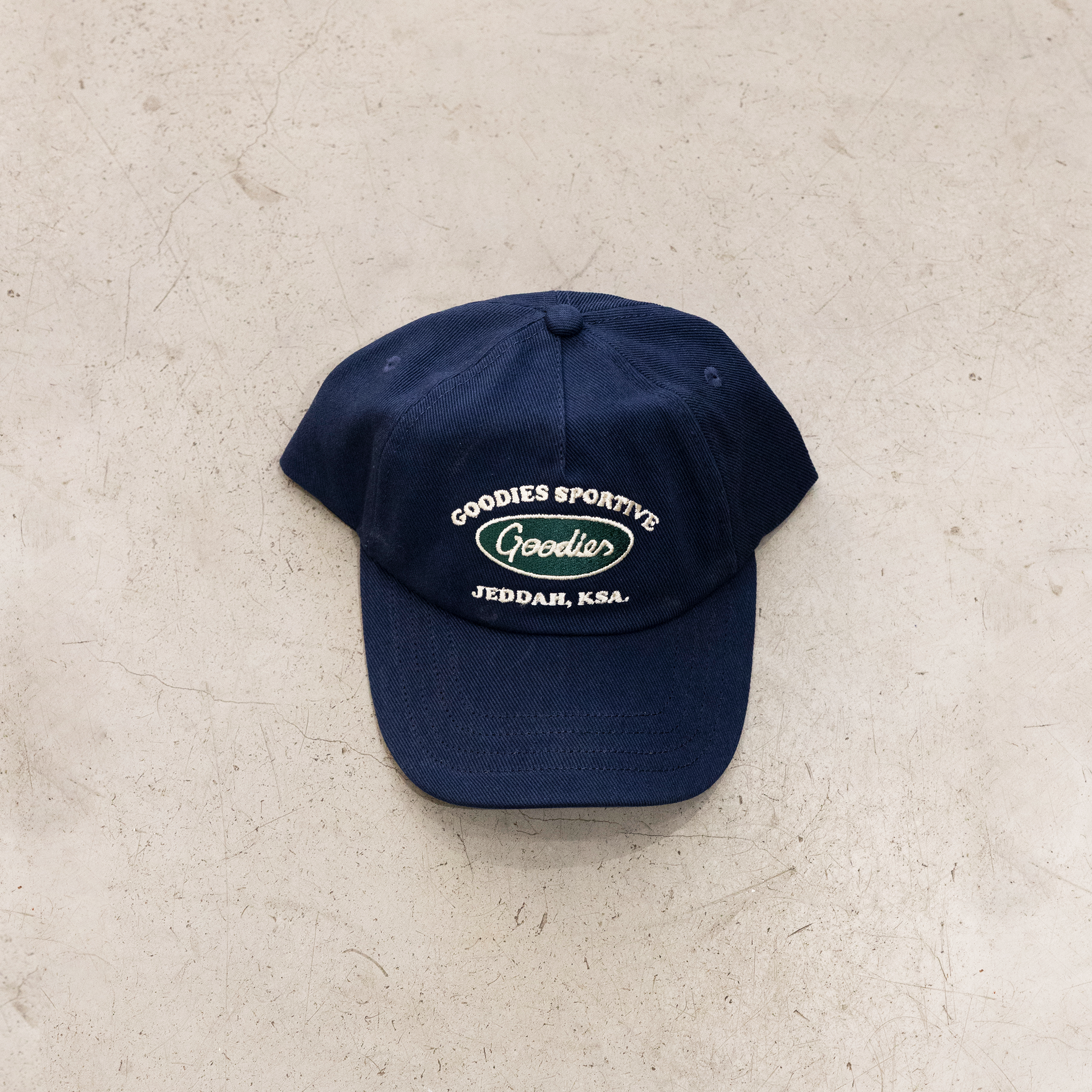 casquette bleu dessus