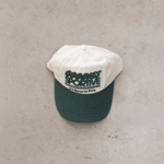 casquette verte dessous