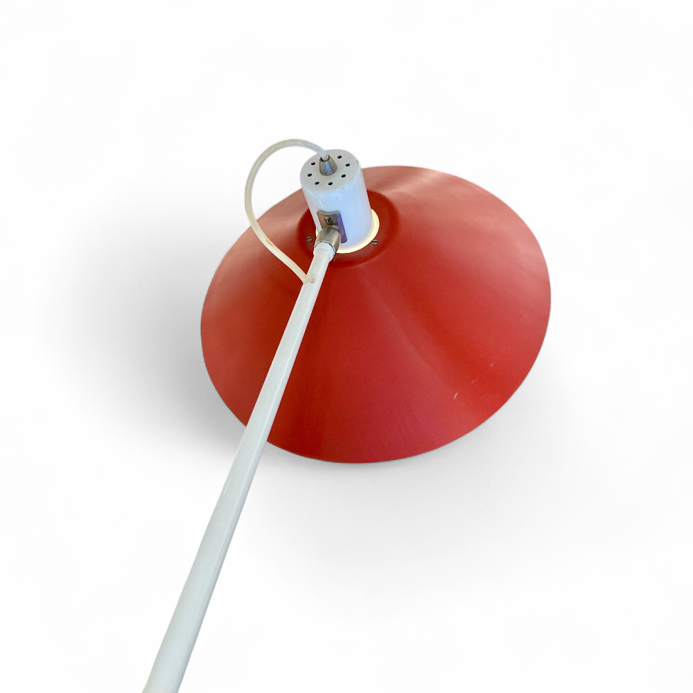 counterbalance-lamp-jan-hoogervorst-red-01