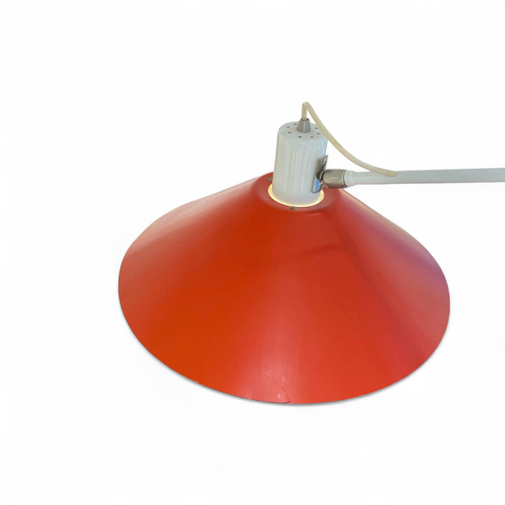 counterbalance-lamp-jan-hoogervorst-red-1
