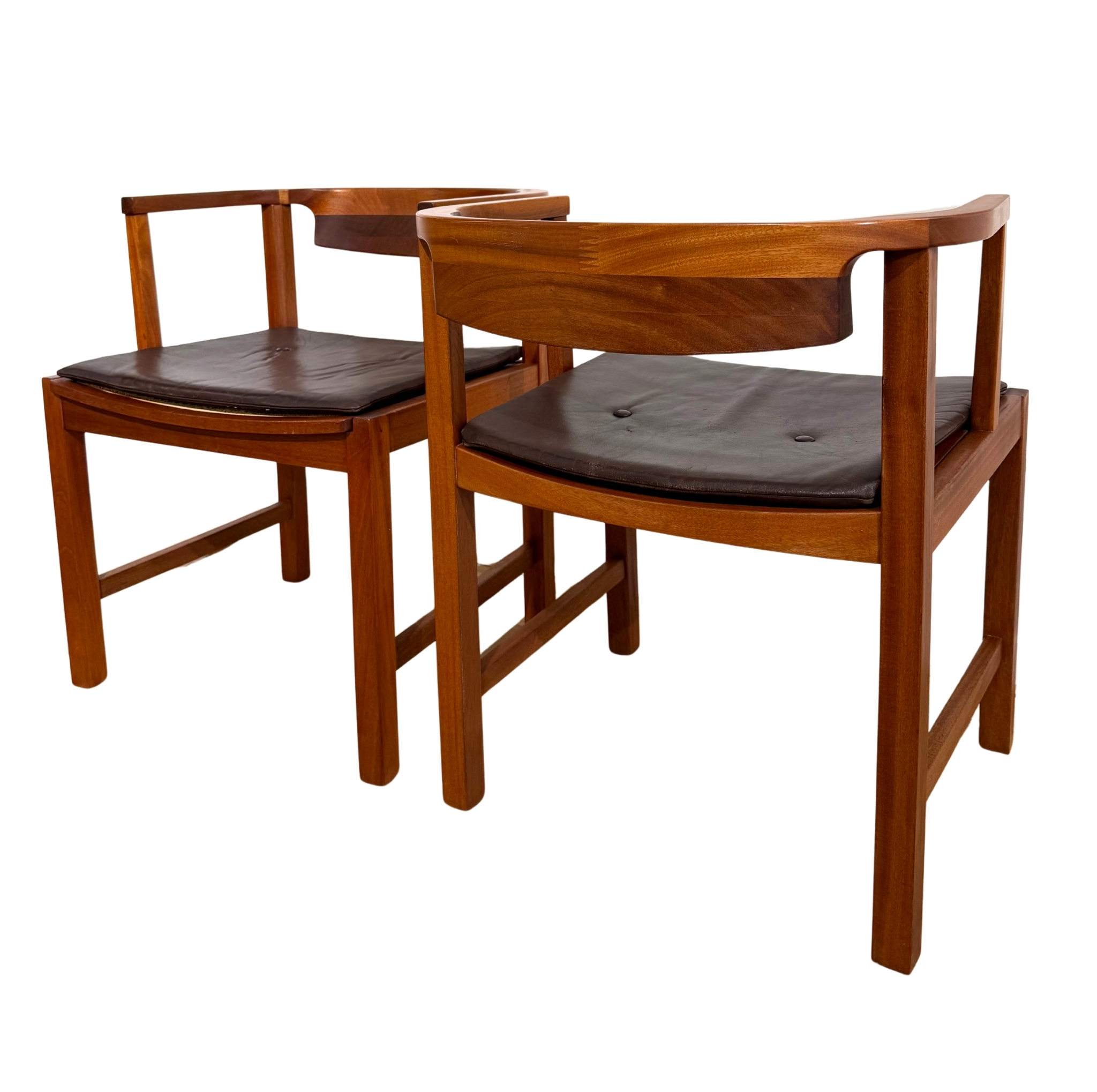 Ole_Wanscher_mahogany_chairs_poul_jeppesen 2