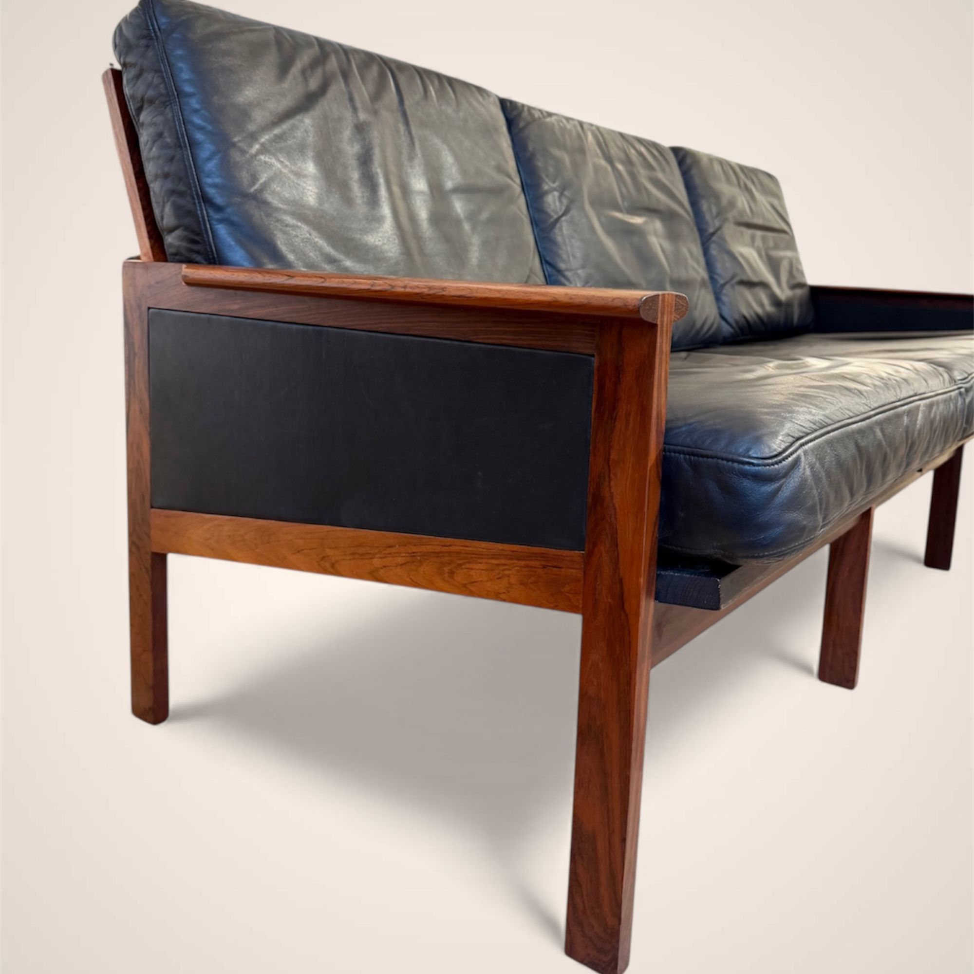 Illum Wikkelso_Sofa_rosewood_leather_Niels Eilersen 5