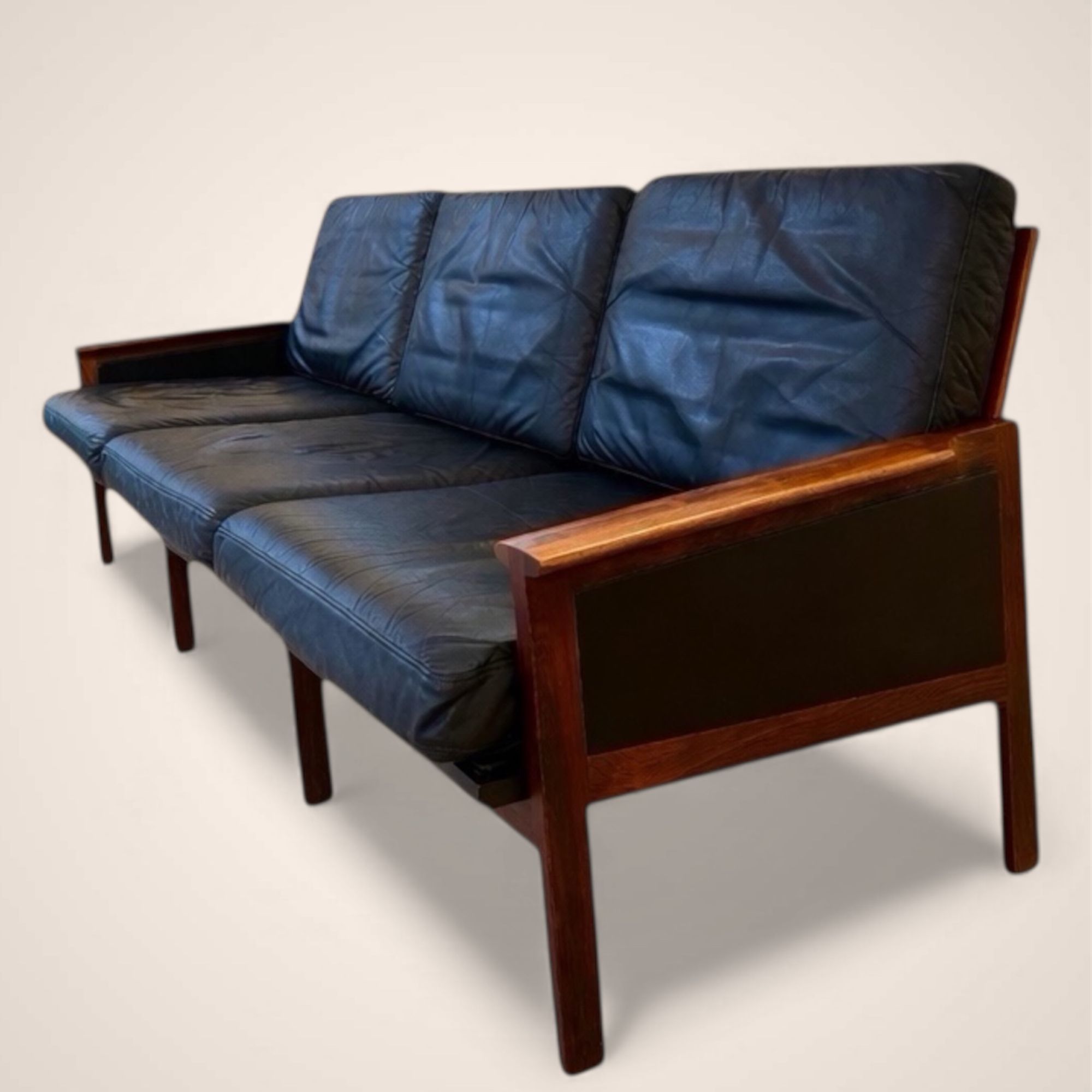 Illum Wikkelso_Sofa_rosewood_leather_Niels Eilersen 6