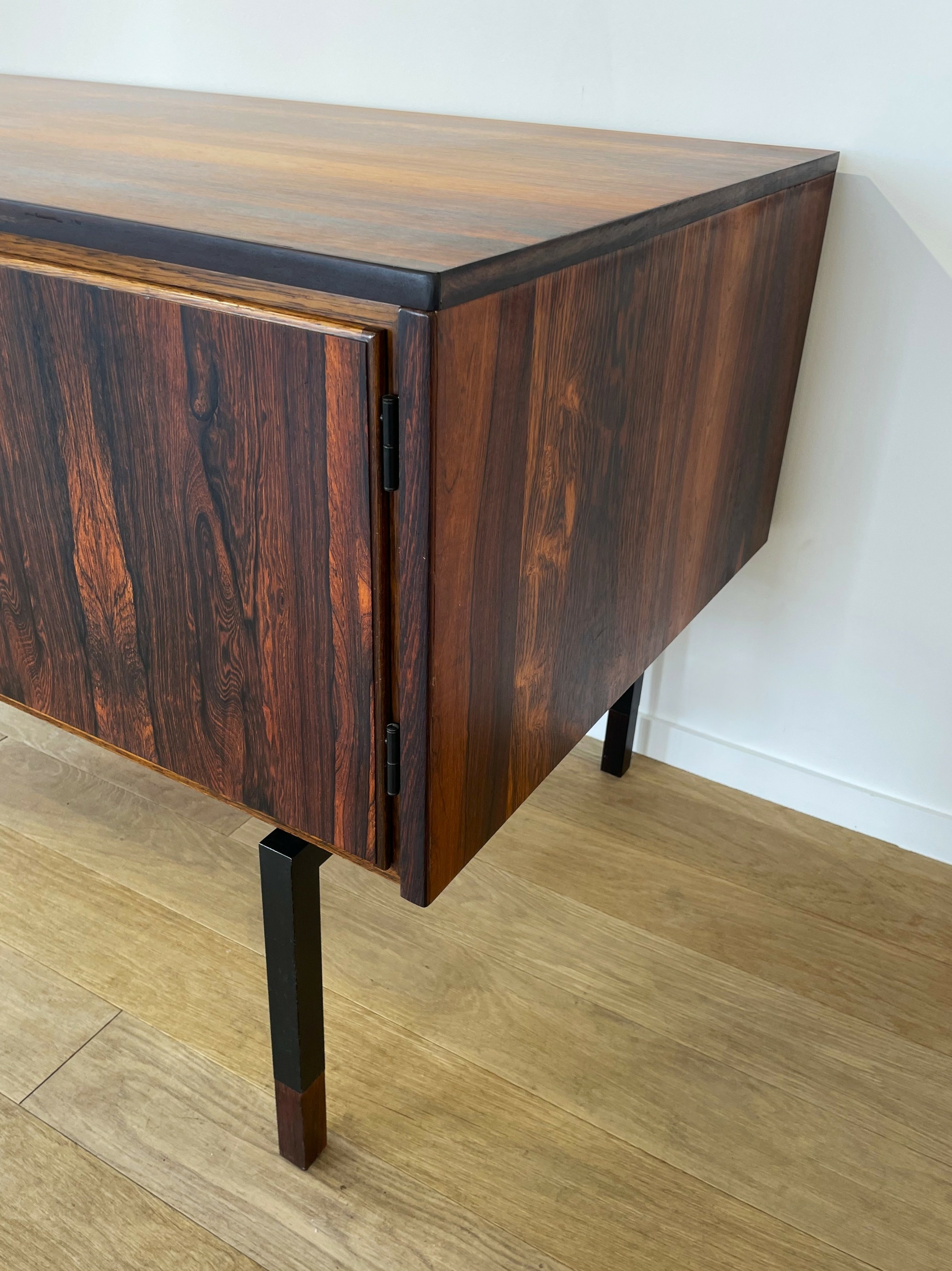 sven_ellekaer_sideboard_palissandre_metal 14