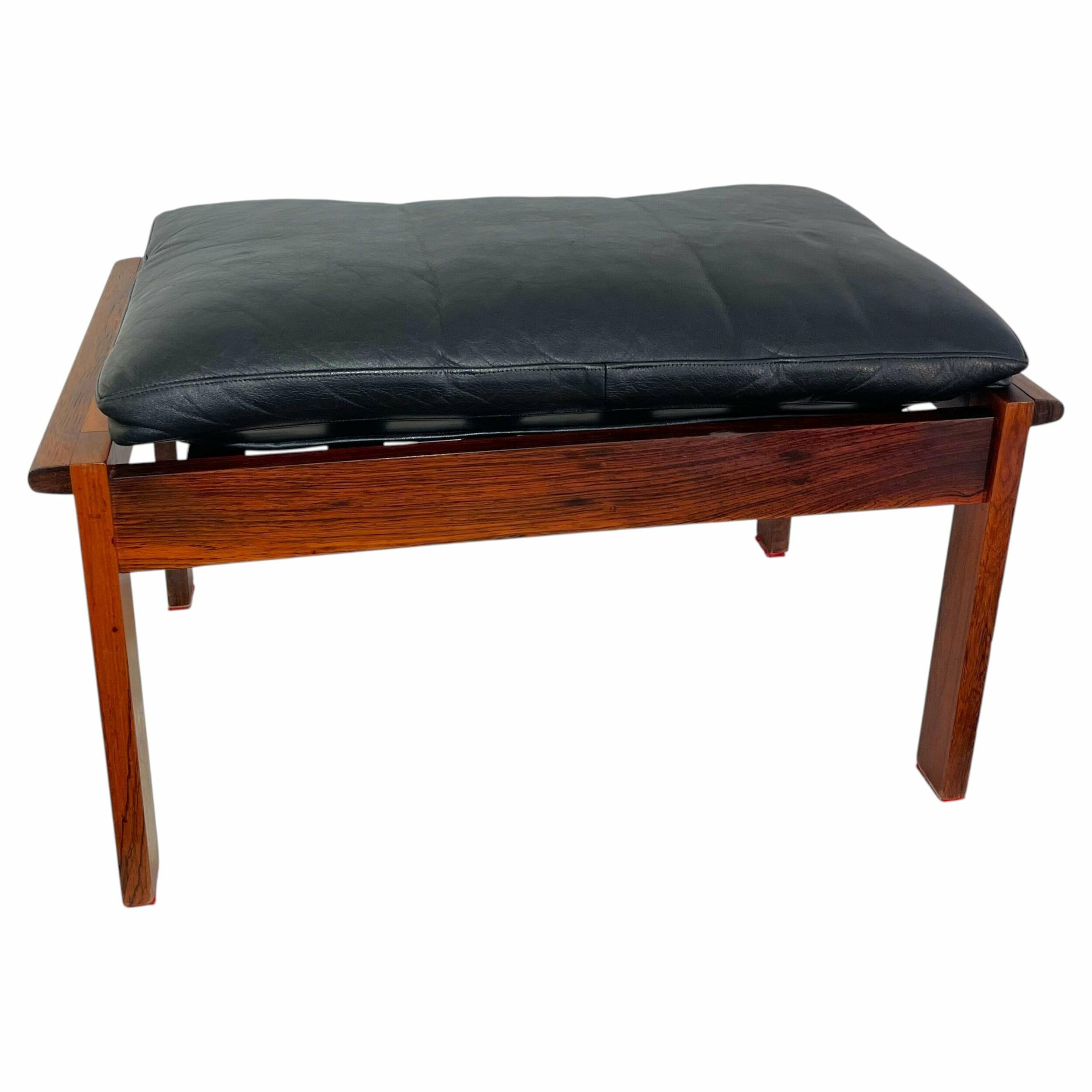 illum_wikkelso_stool_capella_palissandre_cuir 1b