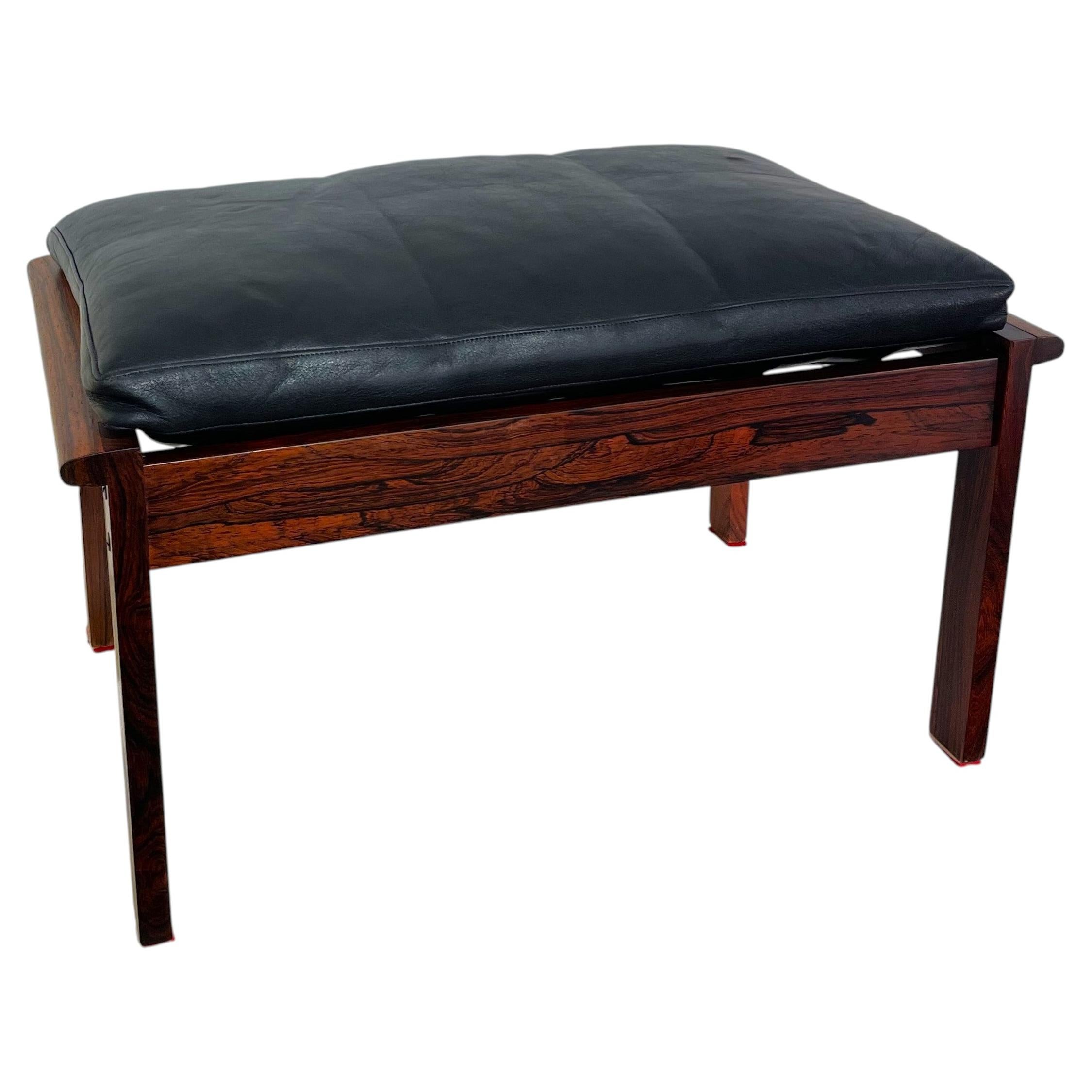 illum_wikkelso_stool_capella_palissandre_cuir 5b