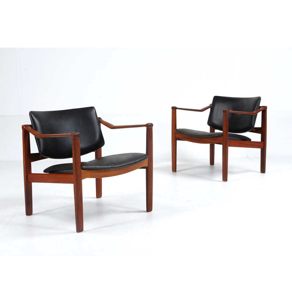 William_Watting_lounge_chairs_walnut_1