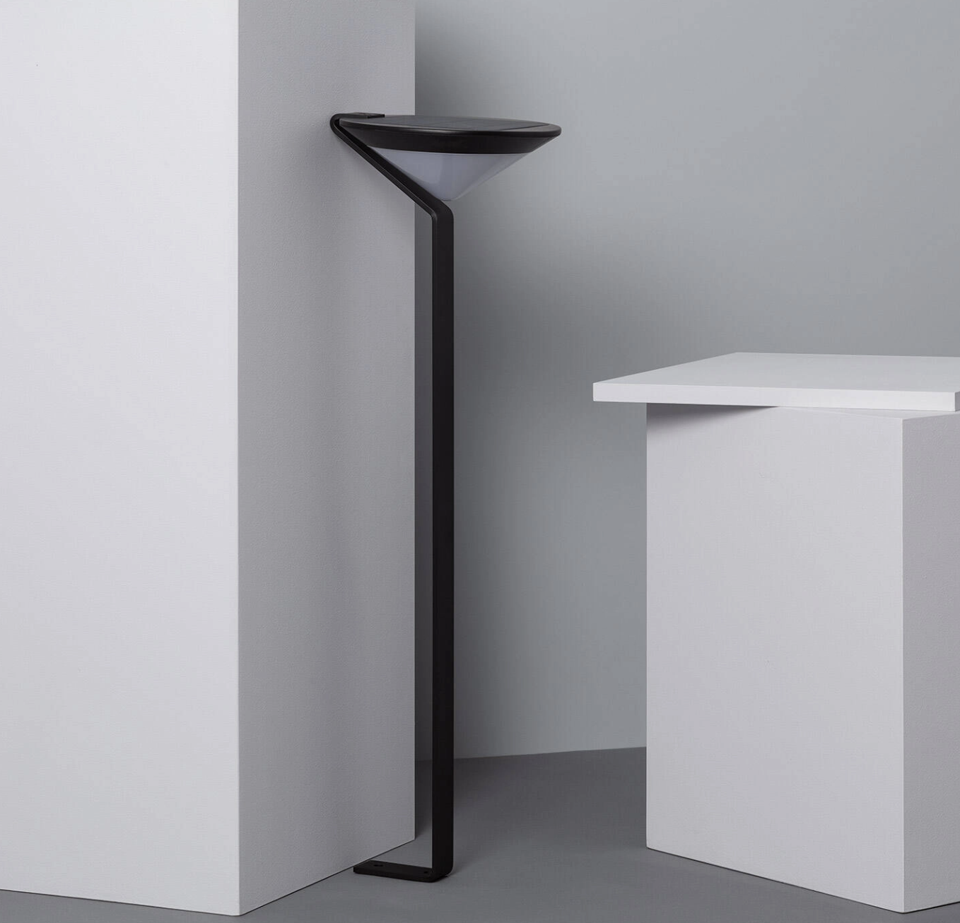 Balise LED Solaire Extérieure en Saillie sur Pied 80cm 4