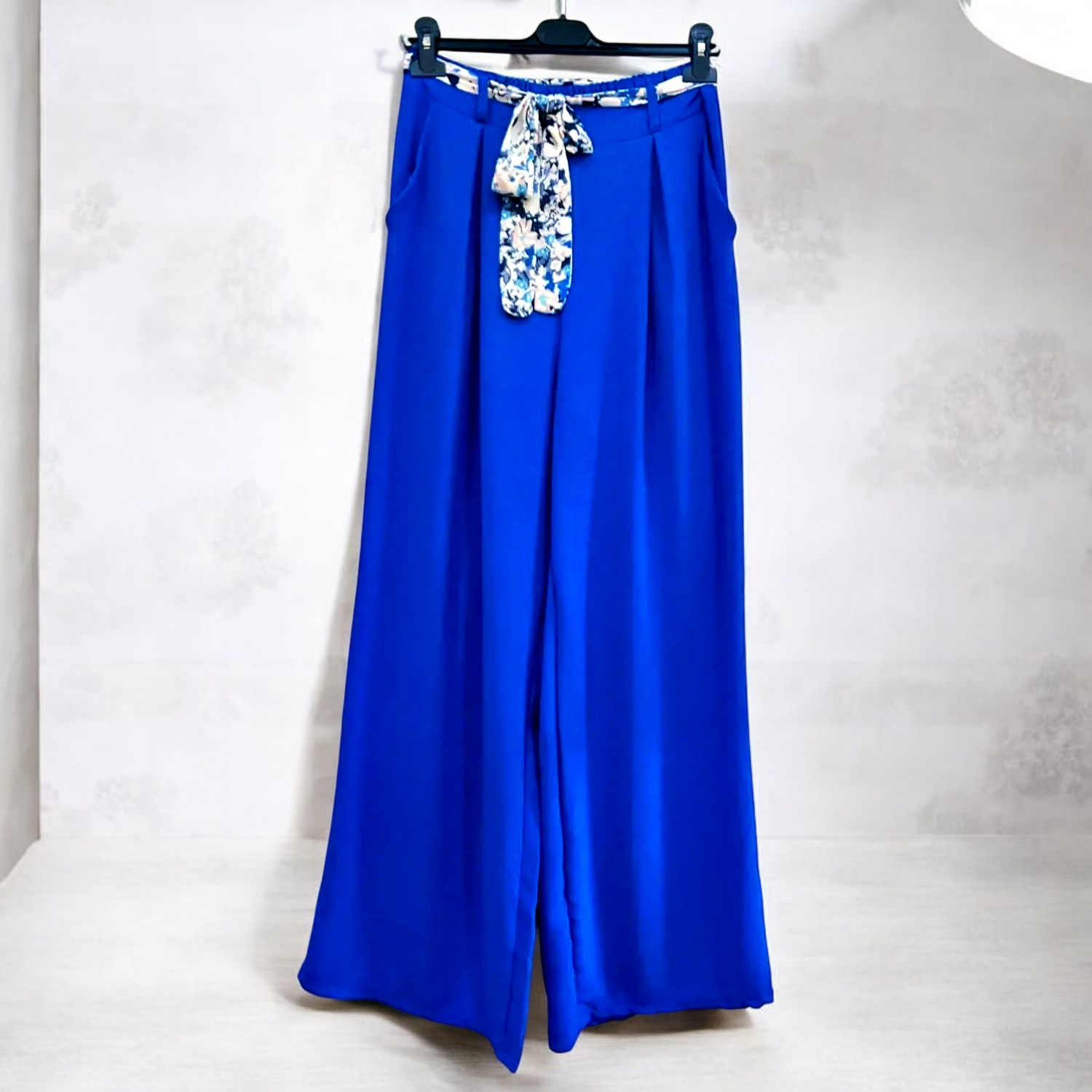 Pantalon Palazzo Bleu Fluide avec Ceinture Imprimée