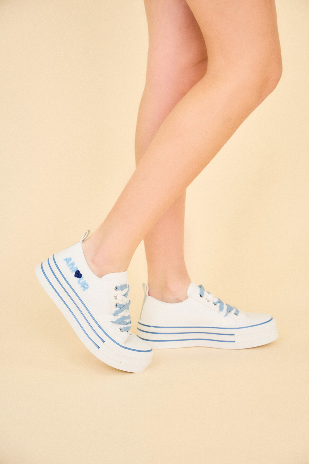 bk518n-baskets-a-semelle-epaisse-avec-double-couleurs-inscription-amour_blanc_67a241592689d