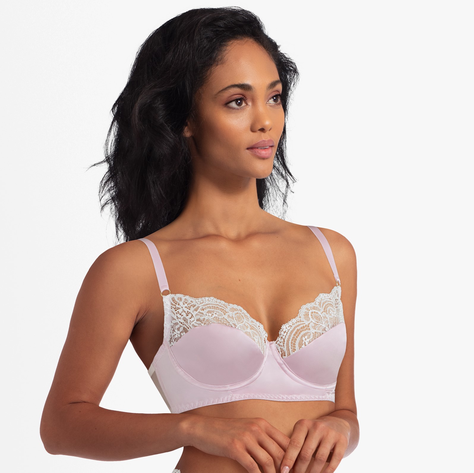 Soutien-gorge en soie : pourquoi choisir la soie pour sa lingerie ?