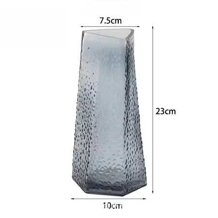 vase triagulaire gris