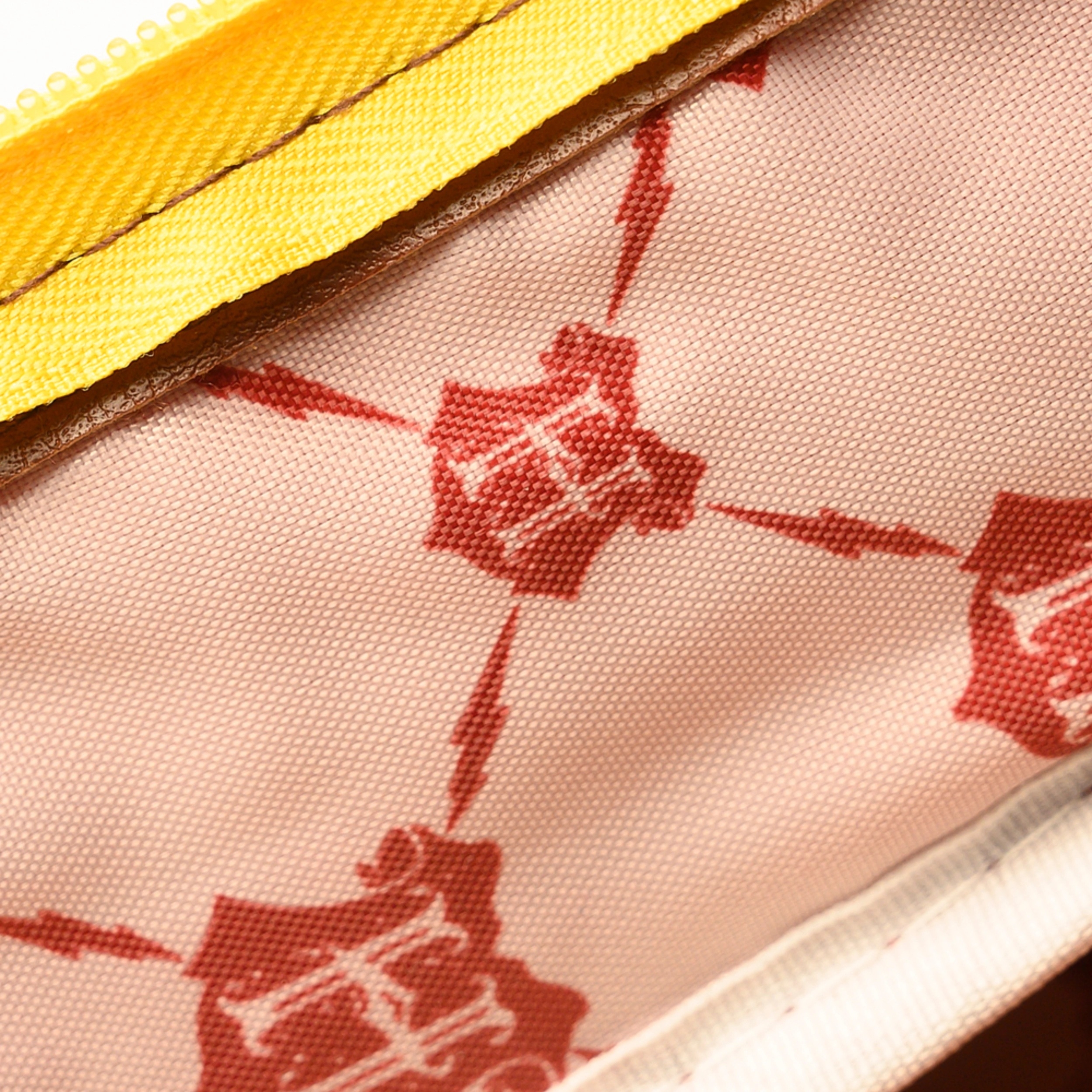 Harry_Potter_HogwartsExpress_Washbag_10_1746794435