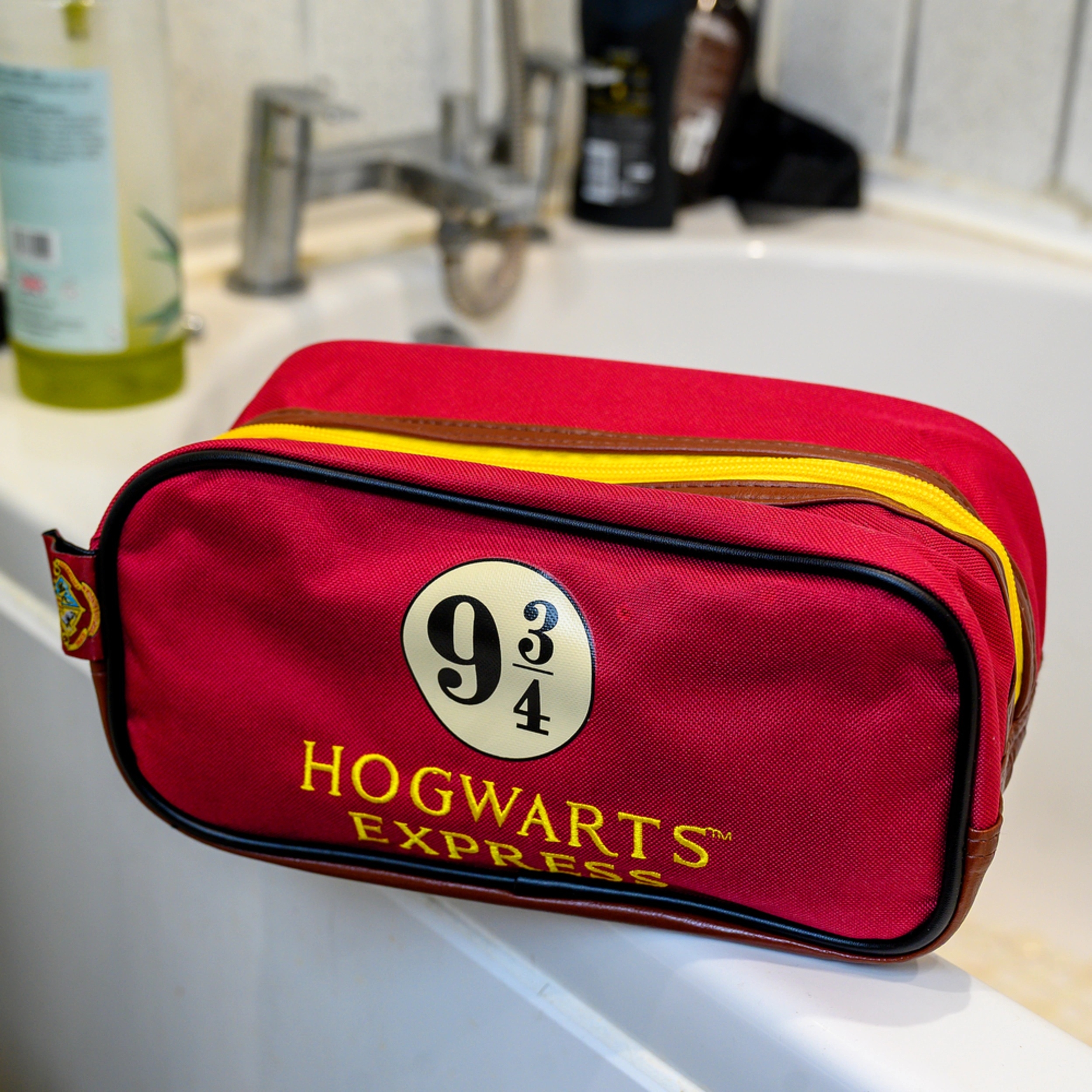 Harry_Potter_HogwartsExpress_Washbag_14_1746794445