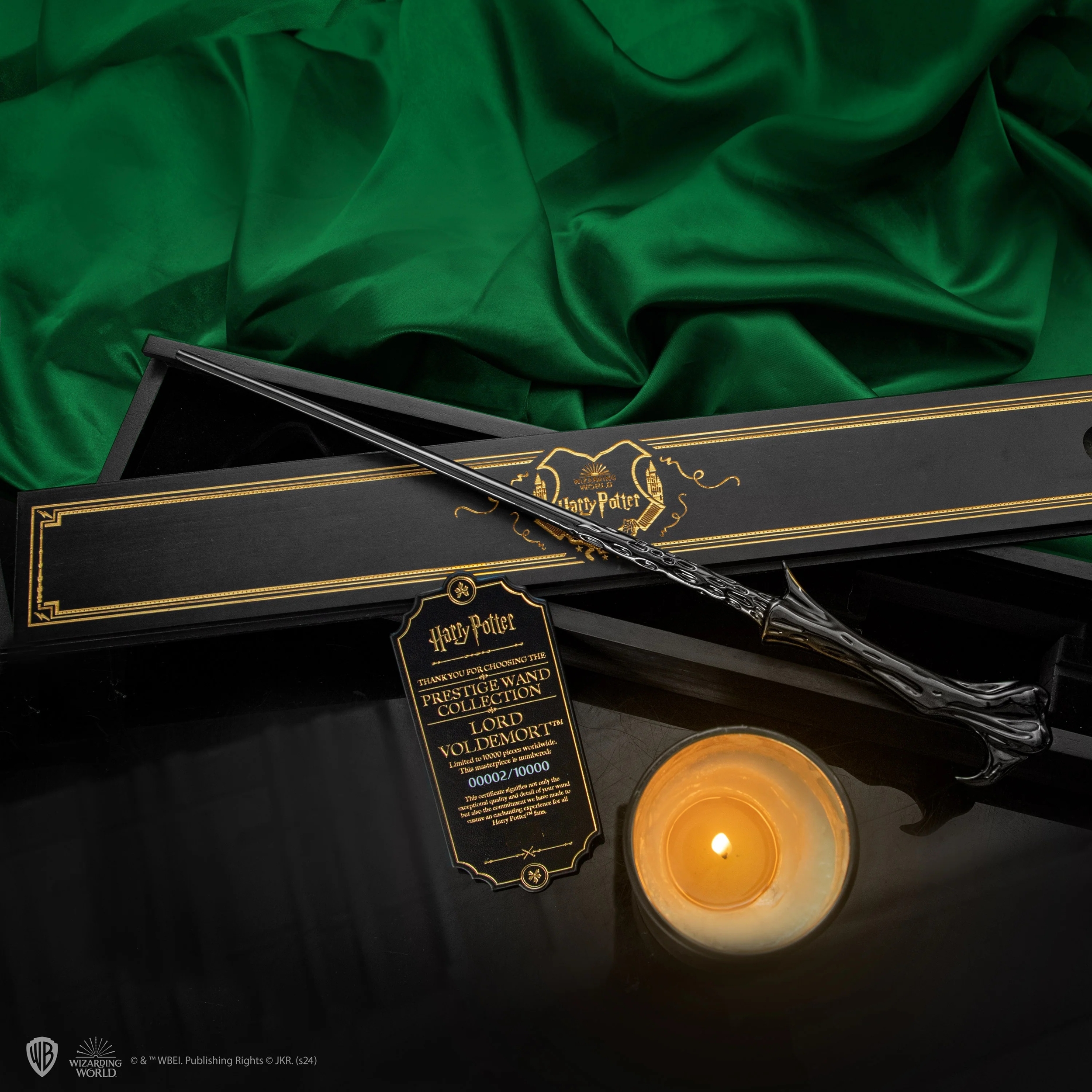 Wand-PrestigeCollection-DarkLordVoldemort-Lifestyle_3-4895205616745-CR6404