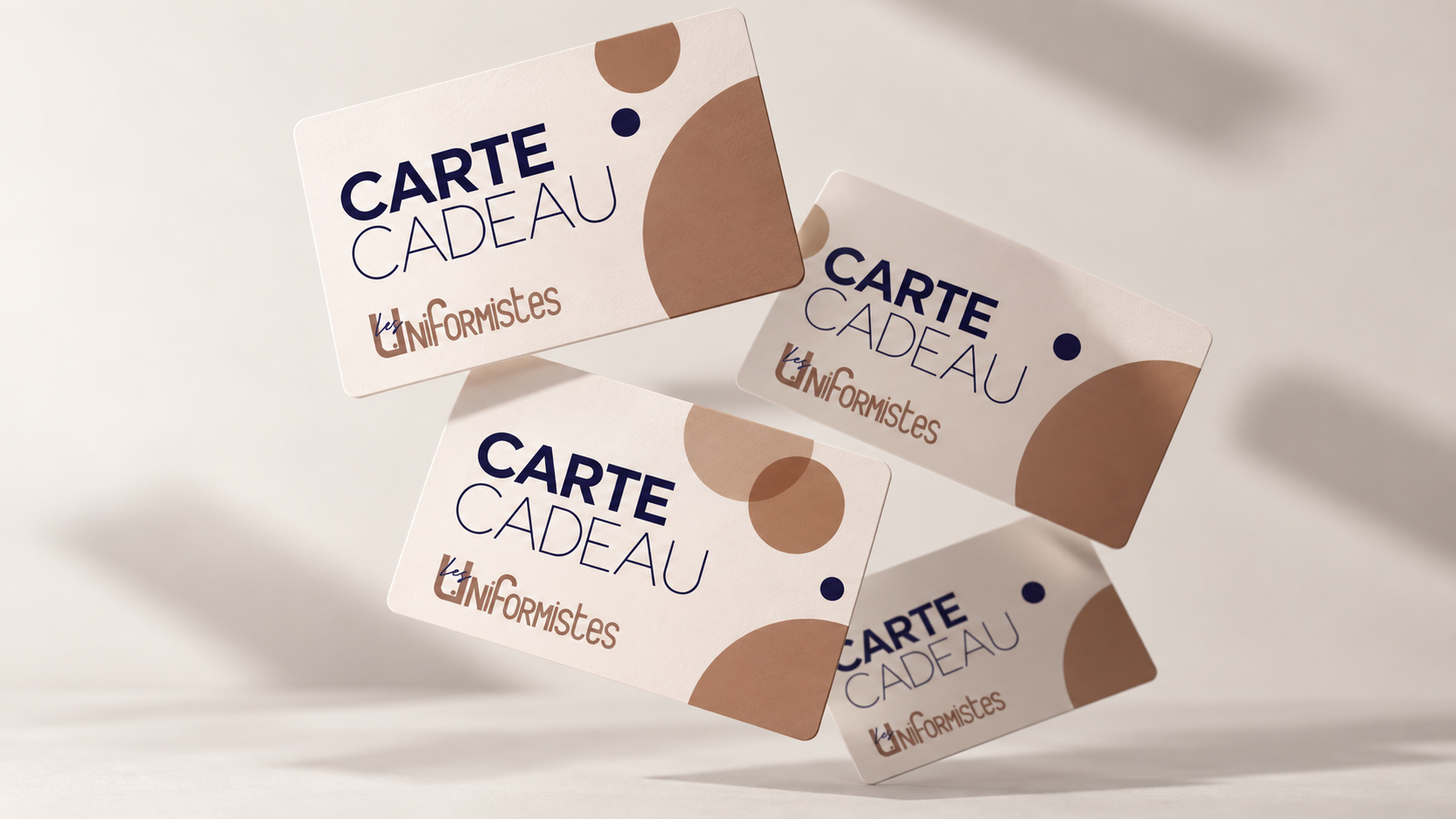 Cartes cadeaux Les Uniformistes en suspension