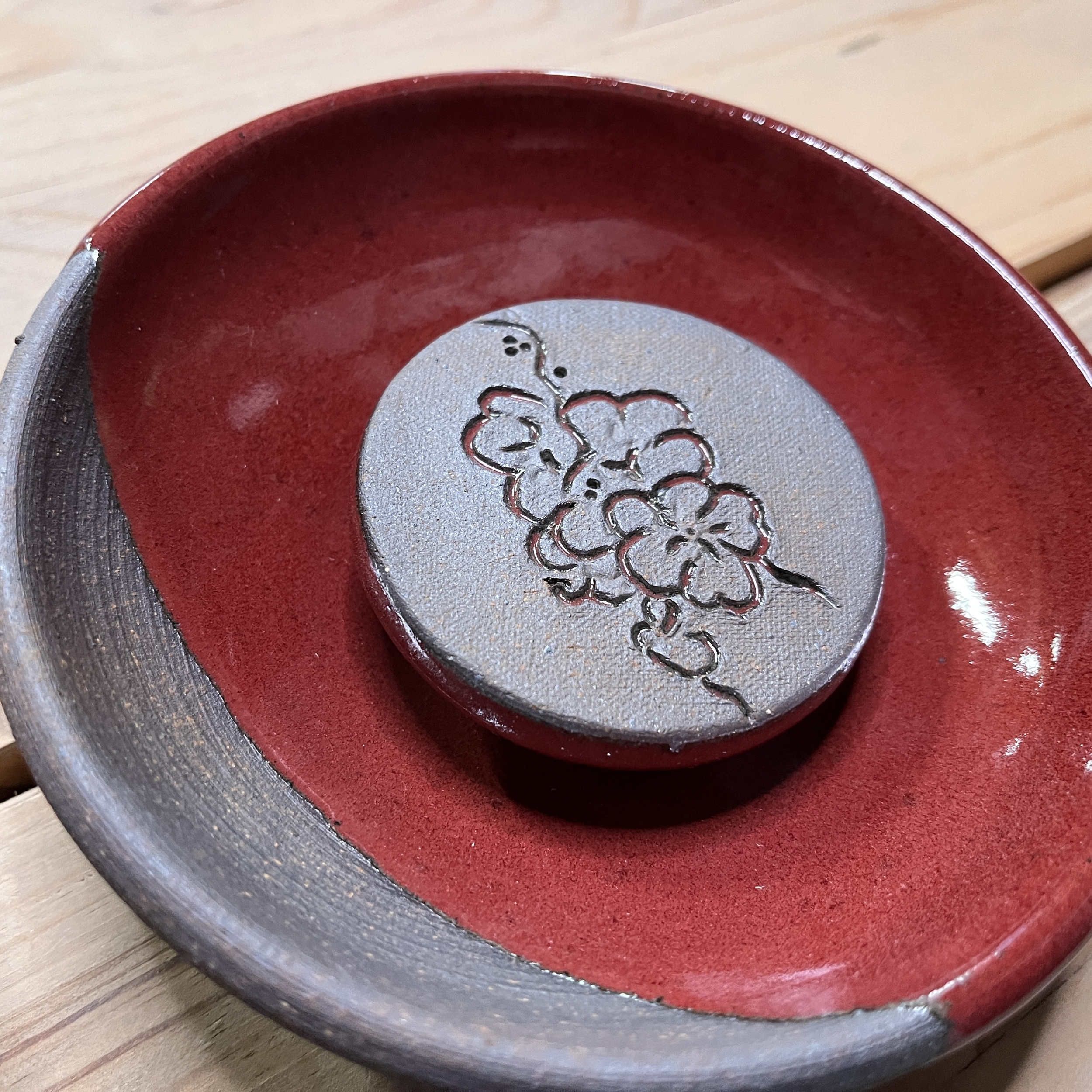 Porte savon rouge de cuivre en grès